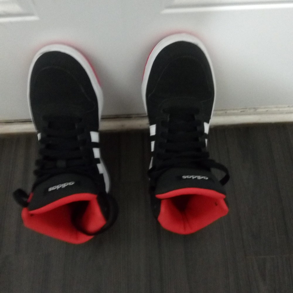 Like " NEW" Kids Adidas Shoes 👟👟!😎👍